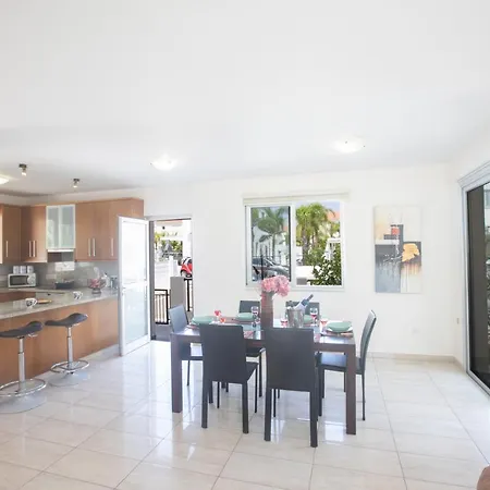 Villa Pelagos 8 Protarász